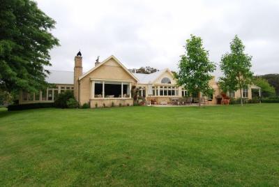 Round Hill' the perfect rural country estate consisting of two titles and a total land area of 94.78ha (234 acres).