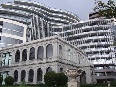 WHEN GRANDEUR MEETS ELEGANT ENTERTAINING