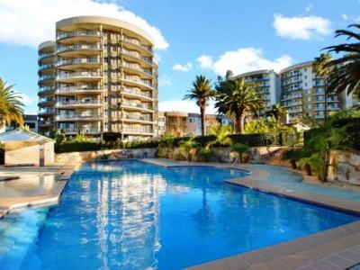 Spacious & Bright 3 Bedroom Apartment