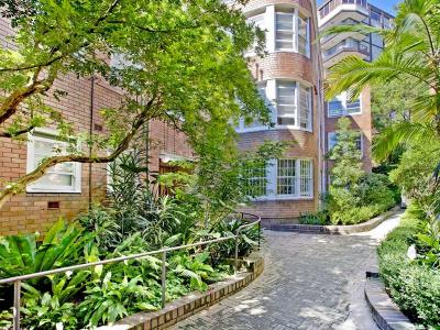 PEACEFUL, PRIVATE AND ART DECO CHARM!