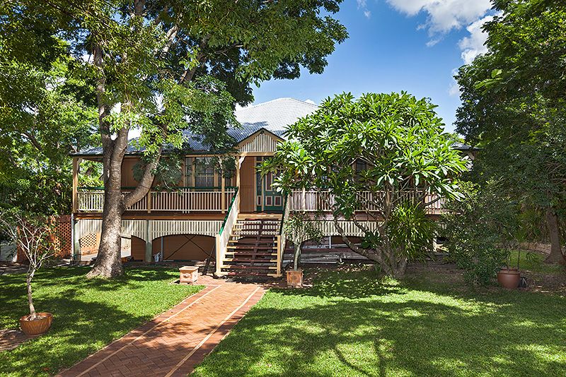 Grand Colonial on 1,257sqm in premier residential precinct