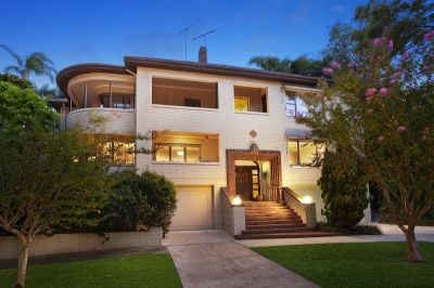 Elegant, north facing 260sqm whole floor apartment with garden and garaging.