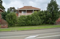 A modern, double storey architect designed brick and tile Townhouse, within a 10 minute stroll of the CBD.