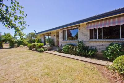 Acreage Property Awaits Your Personal Touch!