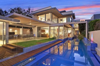 Stunning World Class cliff top home with spectacular ocean panorama.
