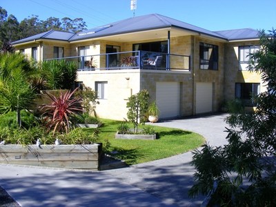 Executive Family Home In Walsh Close, Wolumla