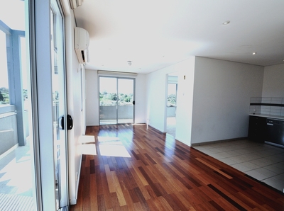 LARGE TERRACE & GREAT VIEWS!