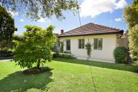 The Family Pleaser  Single Level, Modern Open Plan Living & Double Brick!  (Guide: Bidding in the Early $1 Millions)