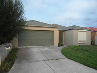 Only $432k !! 3 bedrooms plus 1 study excellent opportunity for you to own!