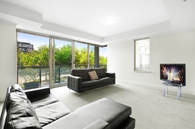 Tranquil and Leafy St Kilda Road Pad