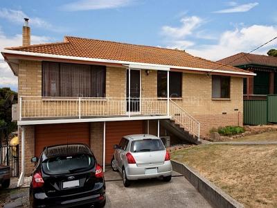 Peaceful, Sunny Living With Views!