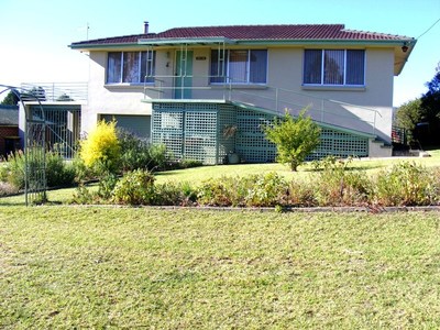 Bathed In Sunshine- Great Location!