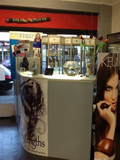 BUSINESS FOR SALE HAIR AND BEAUTY SALON + Upstairs Apartment 