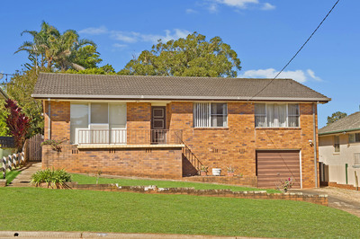 Classic Charm Of Older Style Home – Walk To Beach 