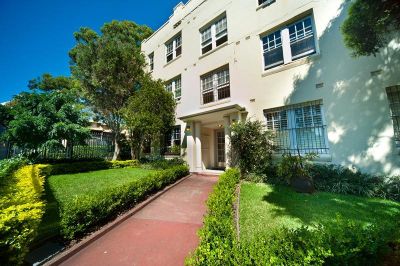 Renovated studio apartment available to lease in convenient location.