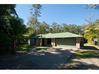 8 The Oval Drive, MOUNT NATHAN