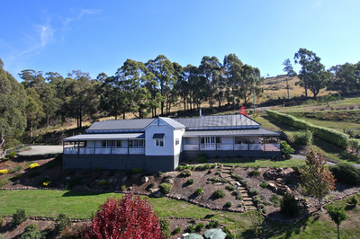 Sophistication and Stylish 6 Bedroom Federation on 7.9 Acres