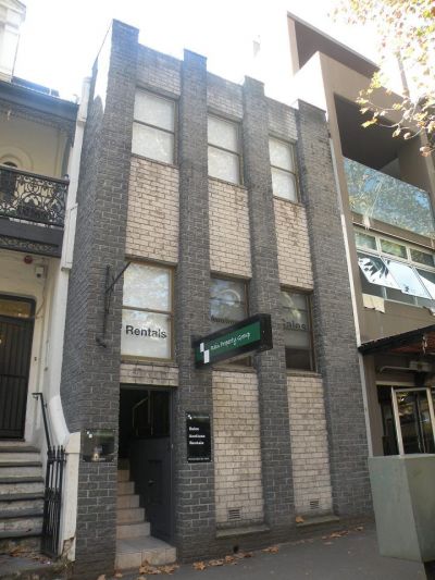 CENTRAL FREEHOLD TERRACE WITH PARKING - FOR LEASE