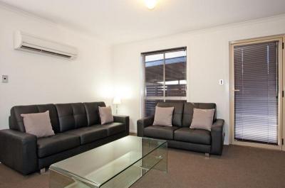 Executive Living close to University & AMC