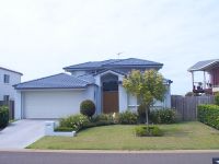 8 Robert John Cct, Coral Cove