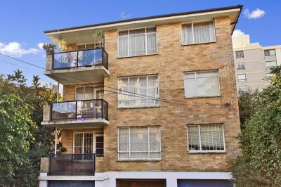 The ultimate combination: lifestyle, convenience and location with LUG and balcony.