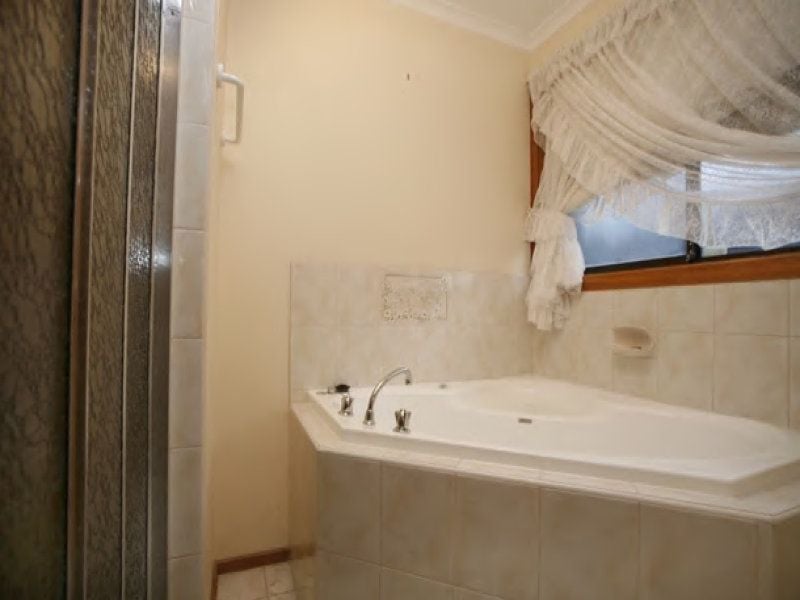 11 Cheasley Place, Altona Meadows - Thumbnail 8