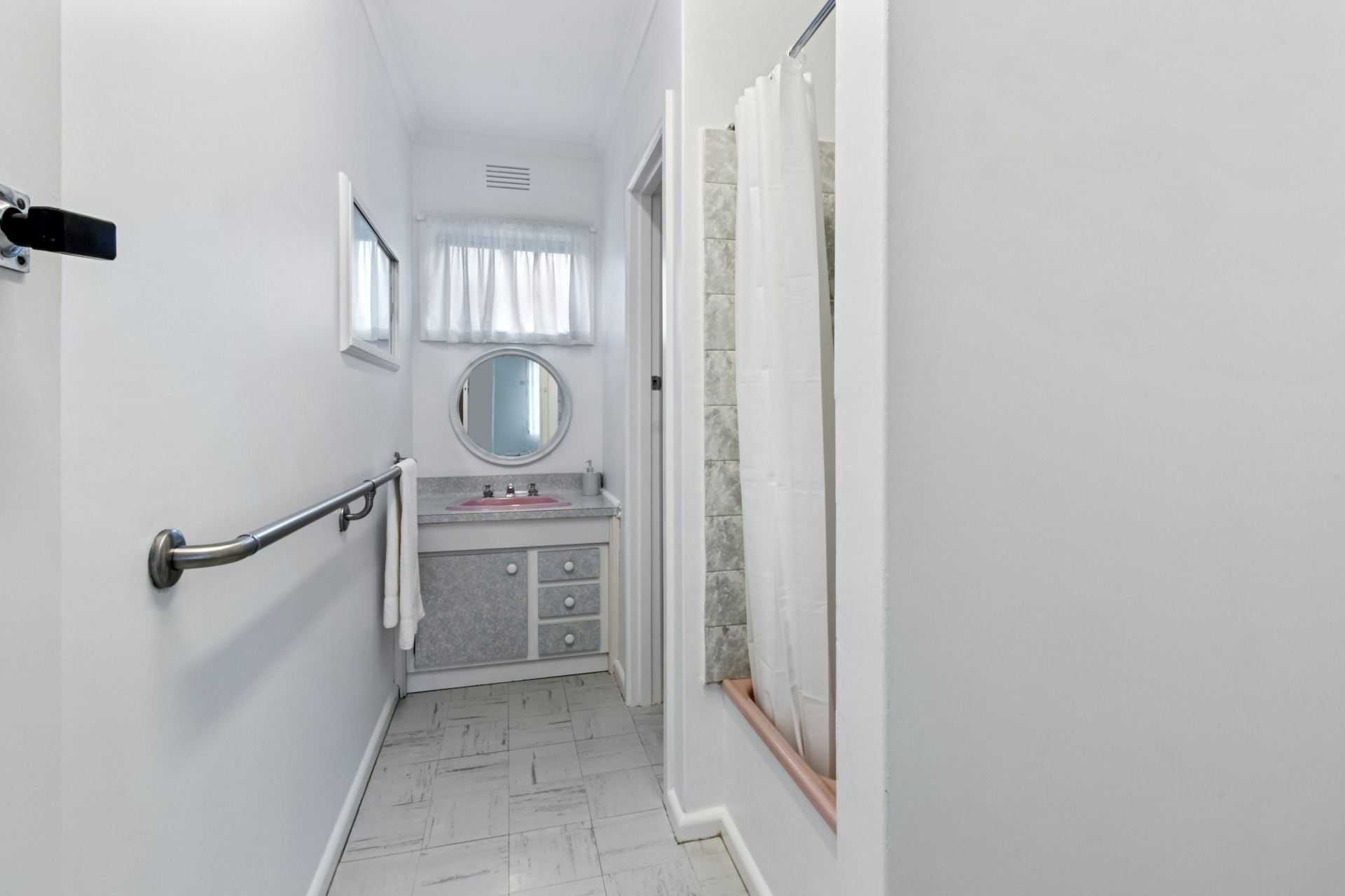 Delightful unit in the Oakhill Estate