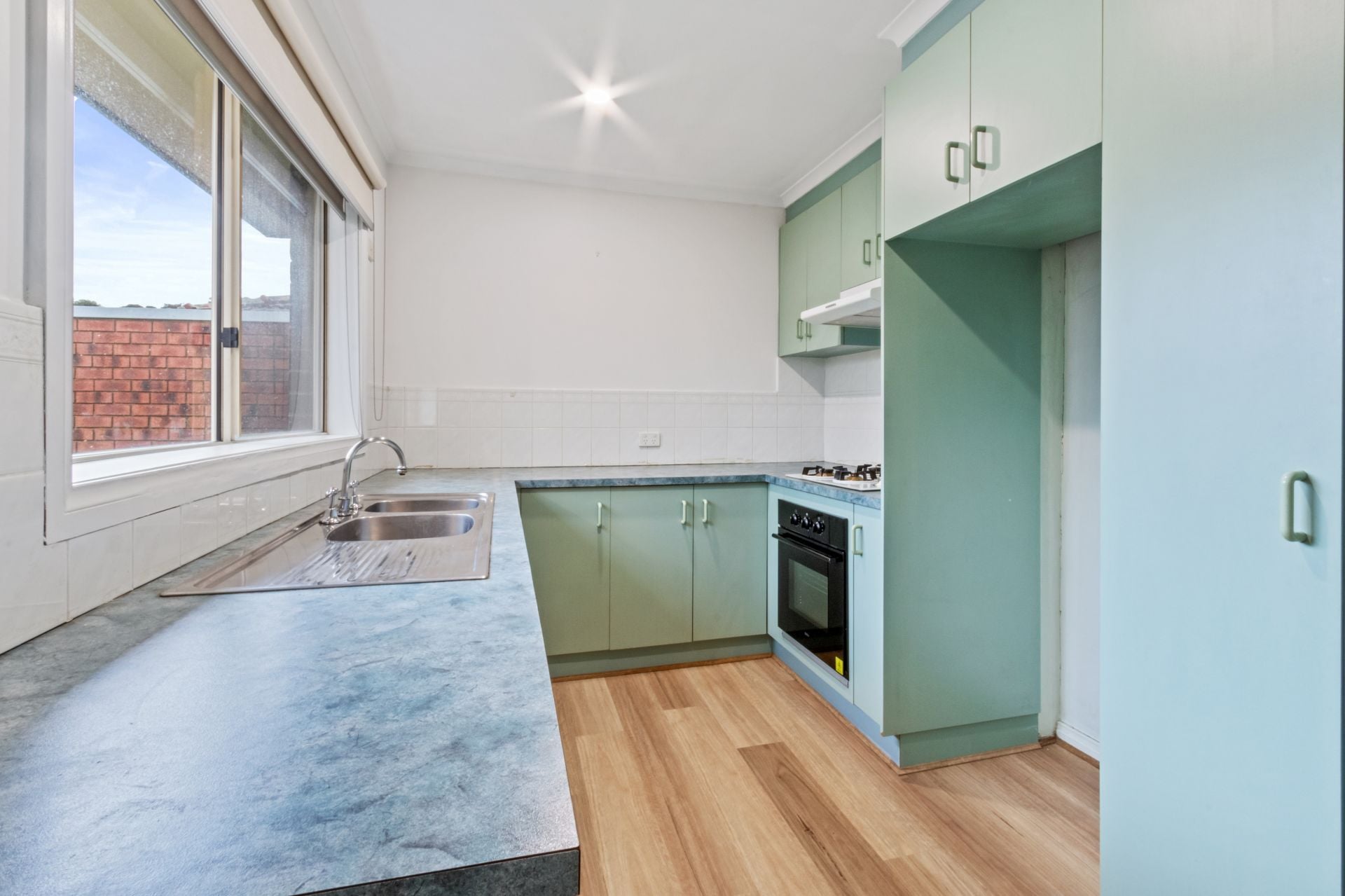 Spacious 2-Bedroom Unit in the Heart of Thomastown
