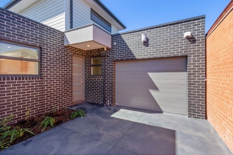 4/8 Smith Street, Reservoir