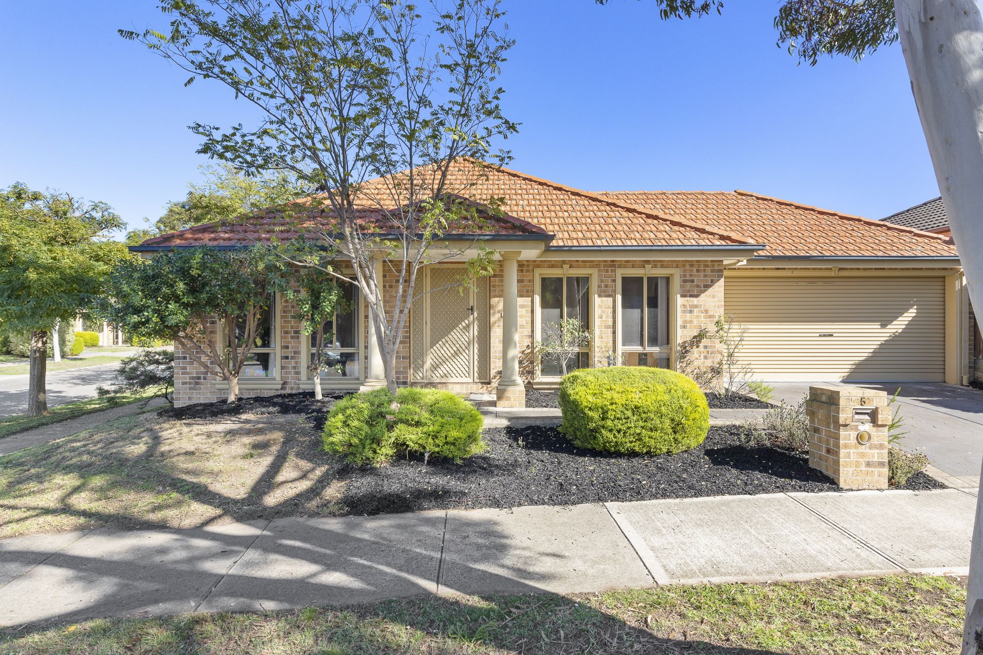 Real Estate For Sale 5 Kestrel Road South Morang , VIC