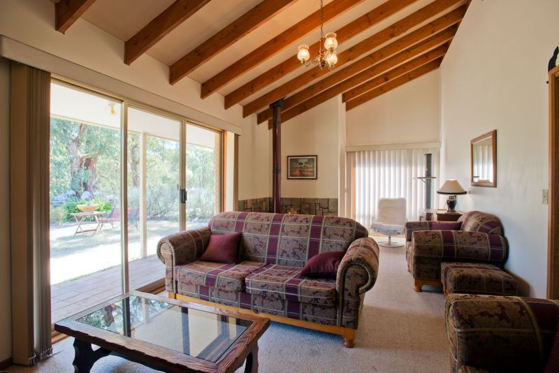 24 Peppermint Court, Dales Creek - Thumbnail 5
