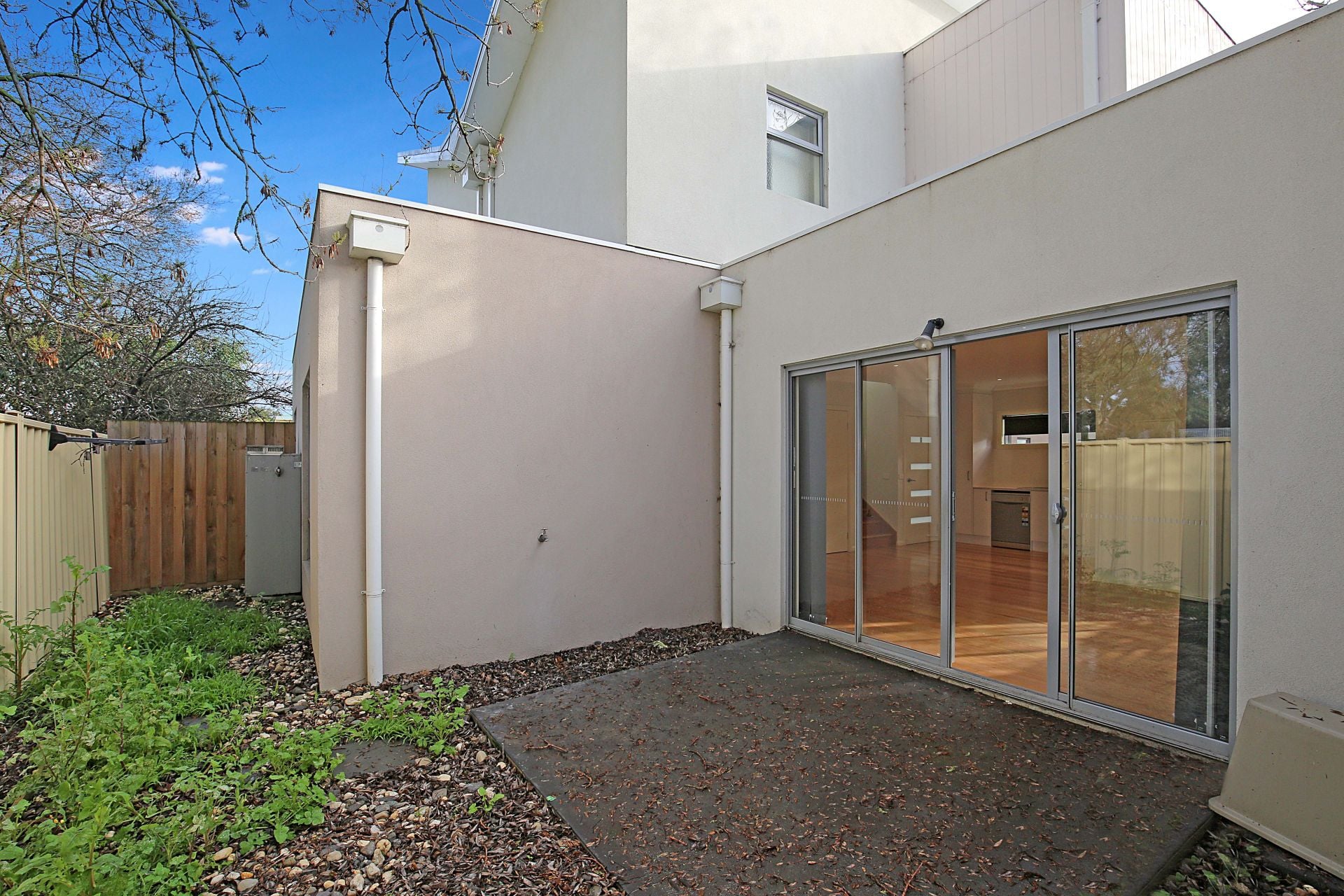 MODERN & STYLISH TOWNHOUSE