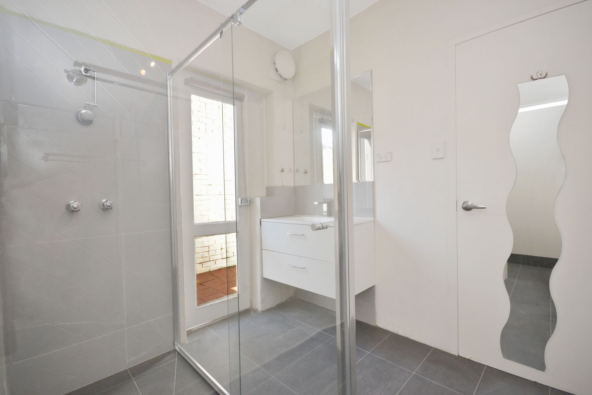 COSY AND CONVENIENTLY LOCATED