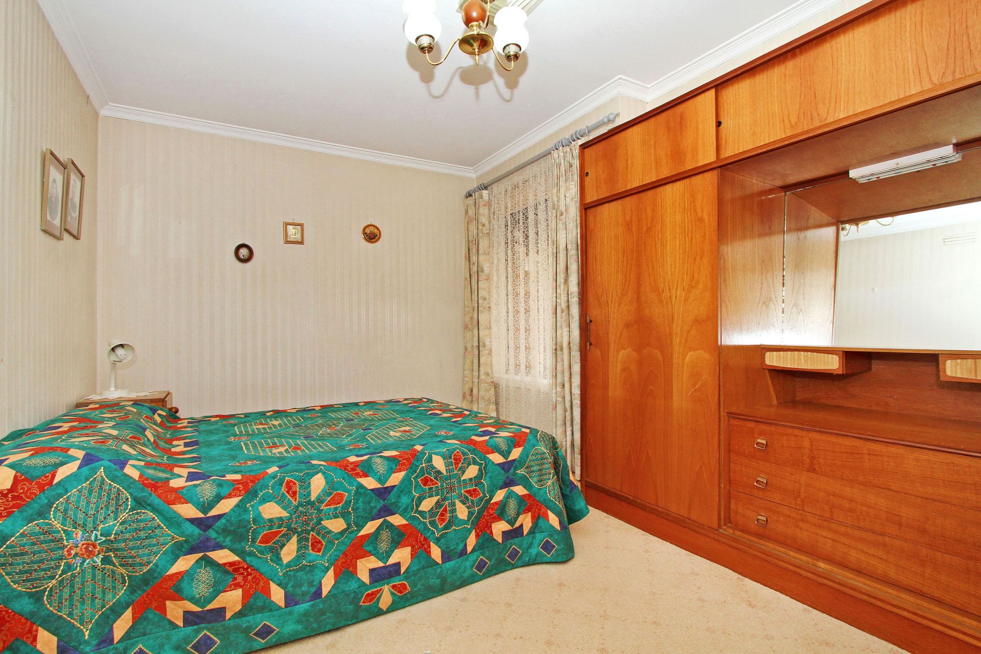COMFORTABLE LIVING IN A SUPERB LOCATION