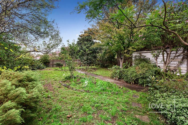 Size Does Matter! 
Charming Californian Bungalow