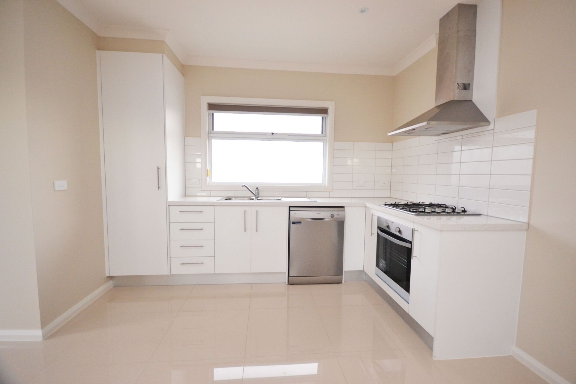 LOOKING FOR MODERN SOPHISTICATION? YOUR SEARCH IS OVER!