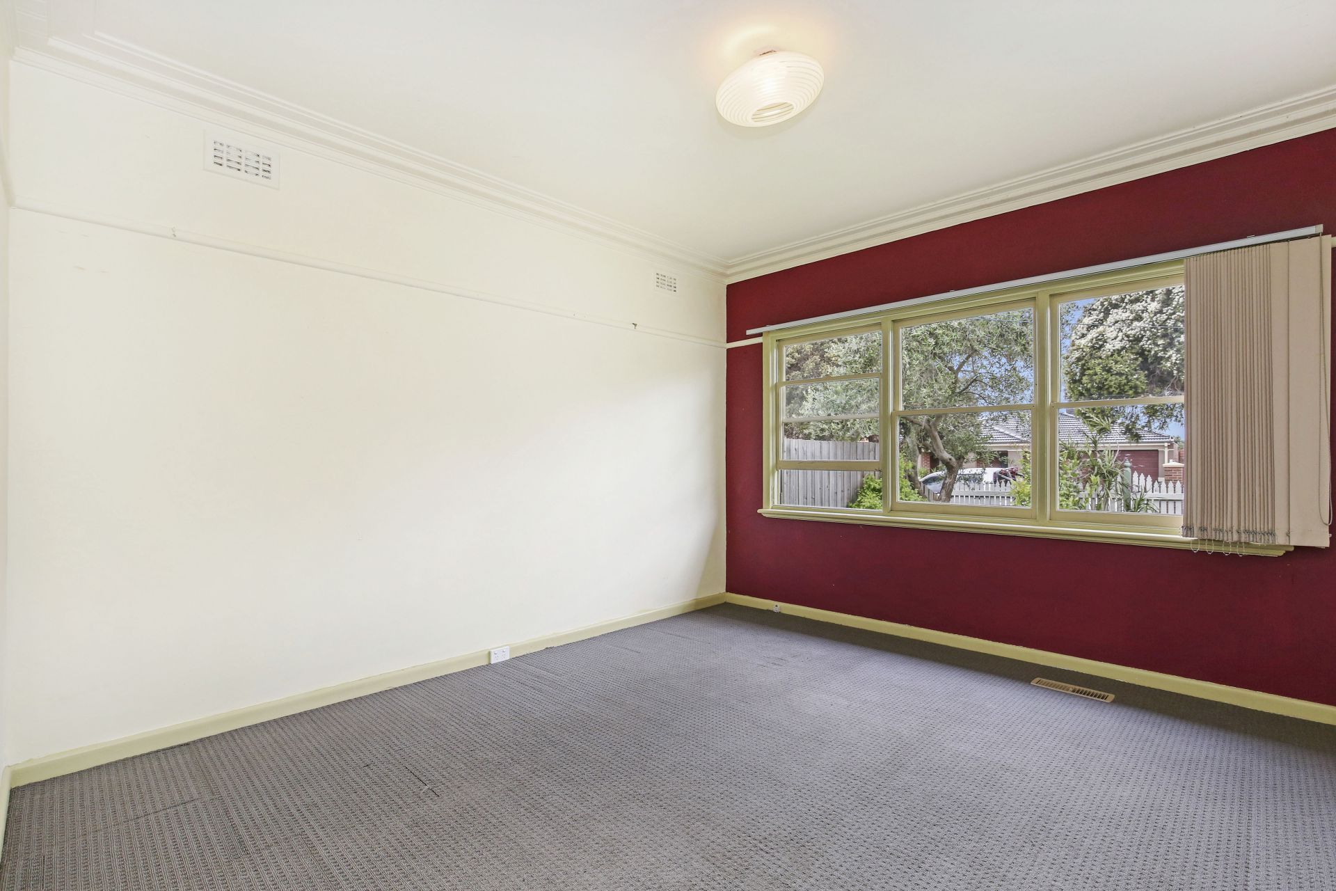 SPACIOUS, COMFORTABLE AND AN ENVIABLE LOCATION!