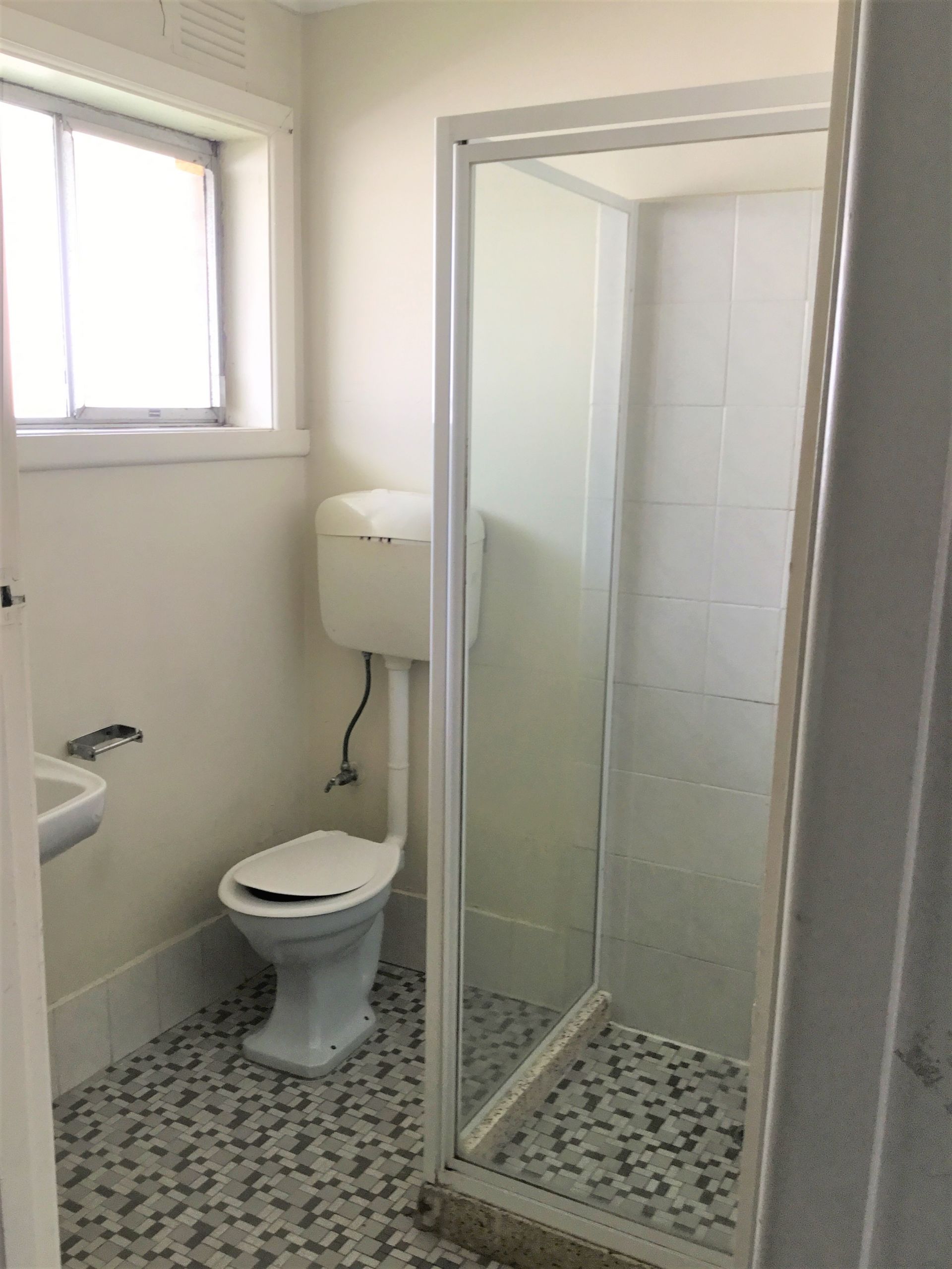 Minutes from Croxton Station & High Street!