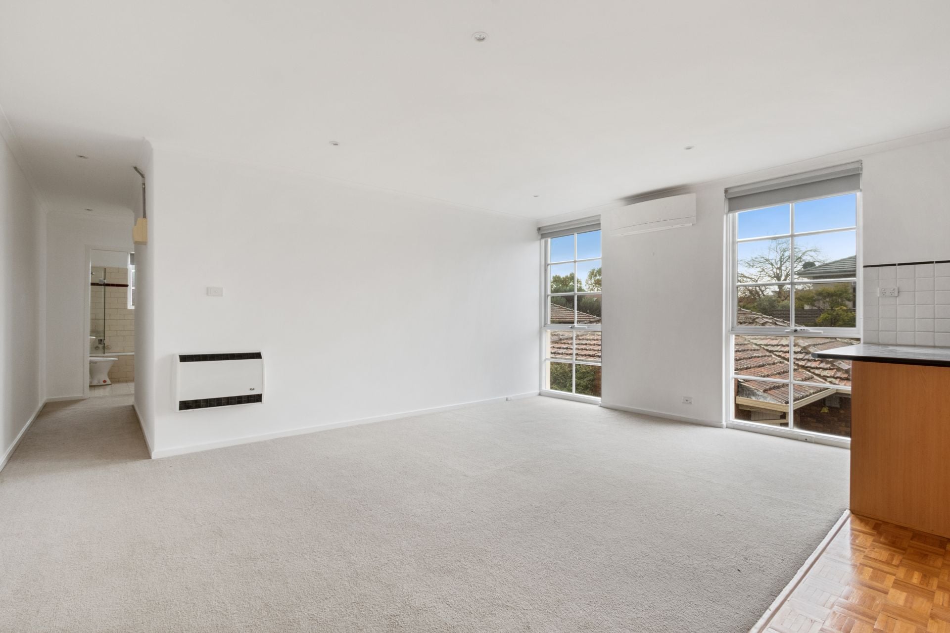 Bright and Light 2 Bedroom home.
