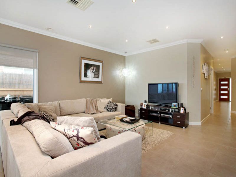 21 Lambertia Loop, Caroline Springs - Thumbnail 4