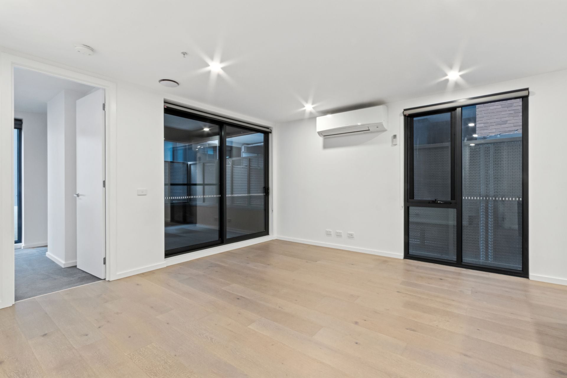 Luxurious Designer Apartment in Abbotsford with Premium Features