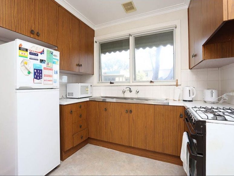 Perfectly Located, 2 Bedroom Unit!
