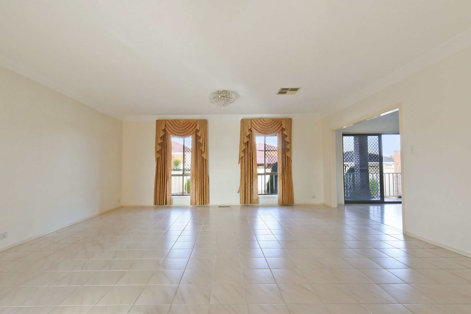SPACIOUS FAMILY HOME – BE QUICK, RENT REDUCED!