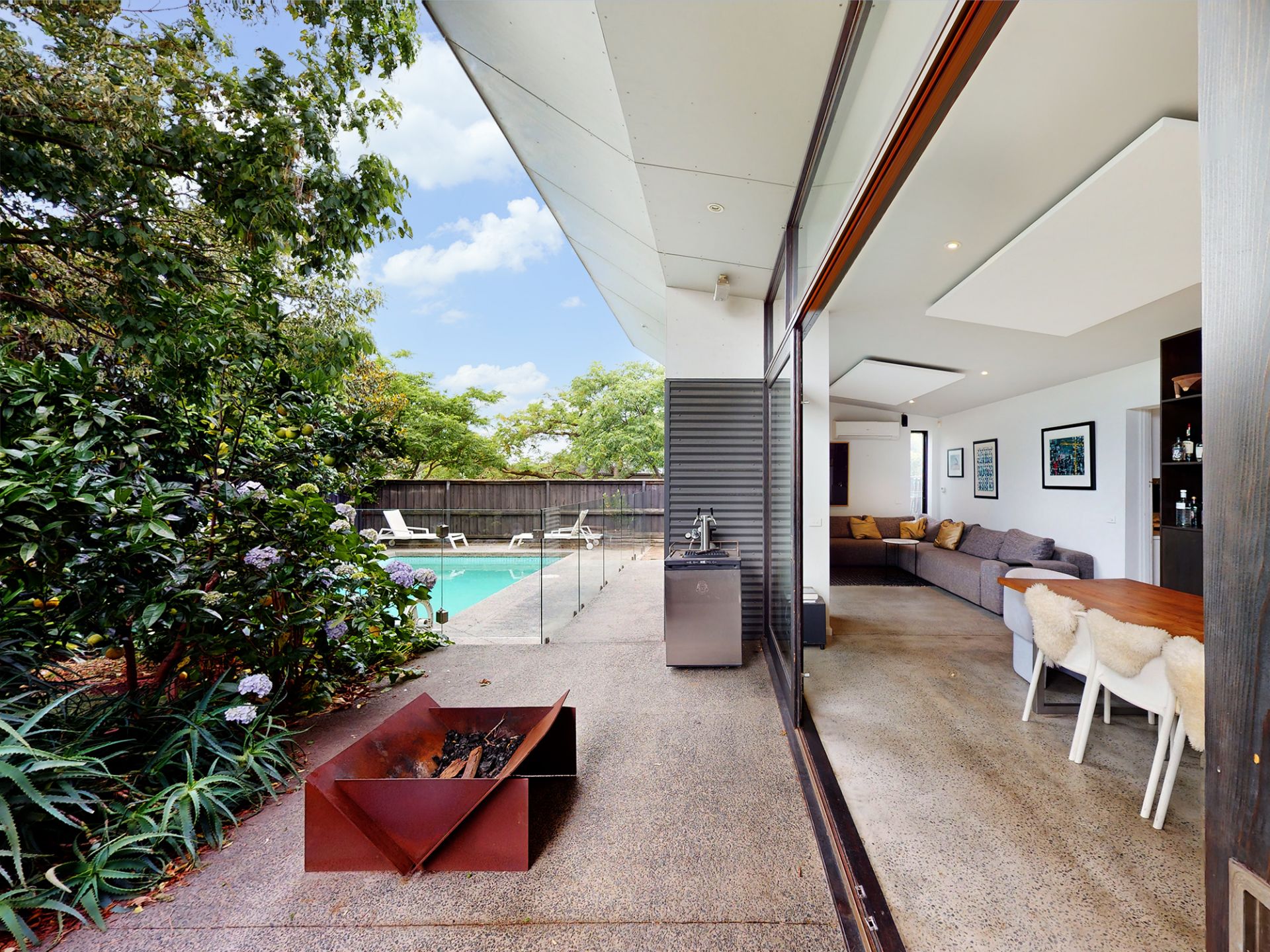 243 North Road, Caulfield South - Thumbnail 2