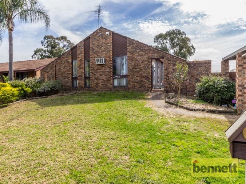 6 Phillip Place, McGraths Hill - Thumbnail 2