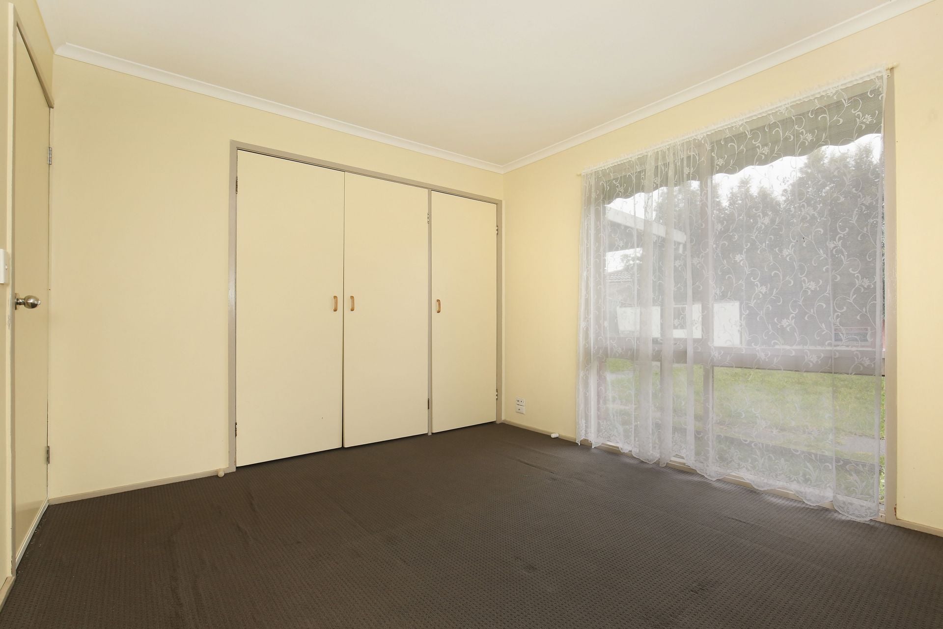 CONVENIENTLY LOCATED WITH A LARGE YARD   *Insp Sat 10th Nov @ 10:00am*