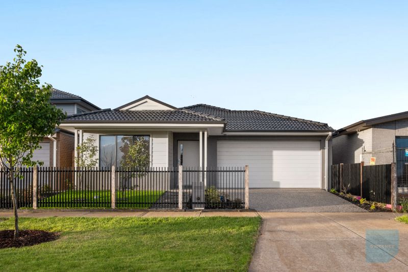 11 Lilybloom Way, Fraser Rise - Thumbnail 2