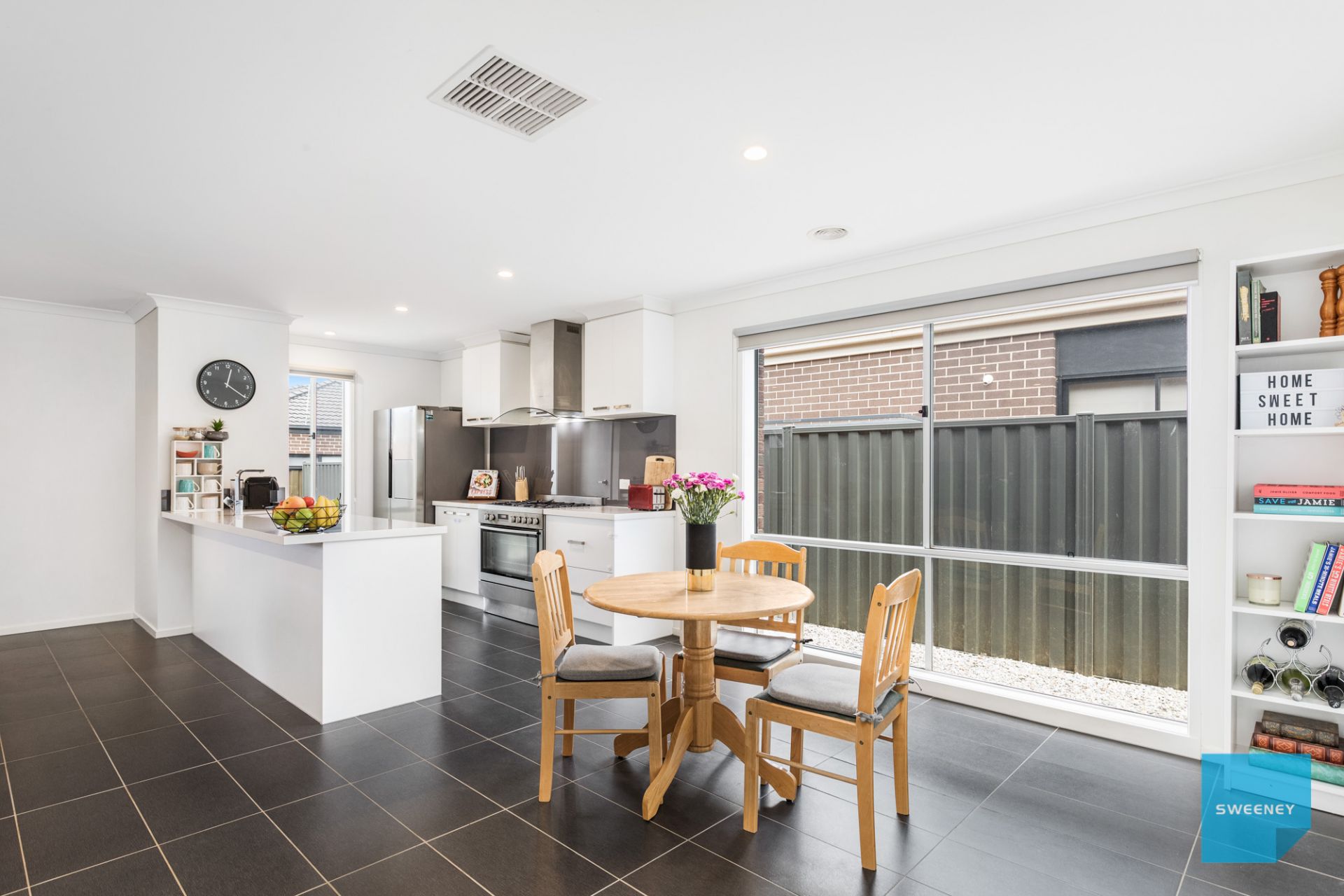 73 Orbis Avenue, Fraser Rise - Thumbnail 5