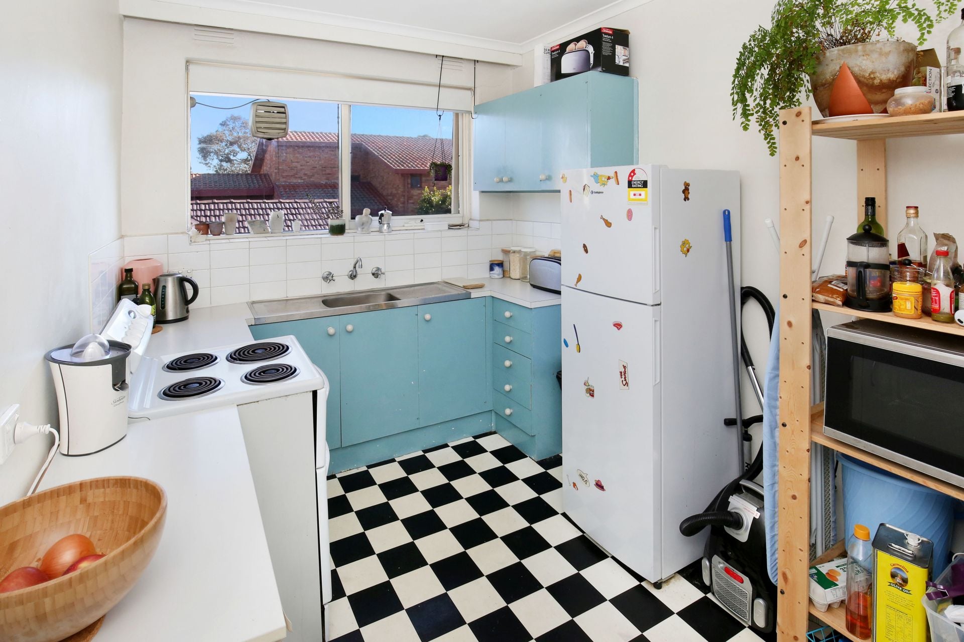 Fabulous two bedroom apartment awaitng you!