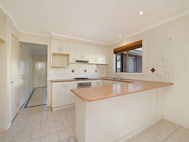 14 Kahan Close, Caroline Springs - Thumbnail 5